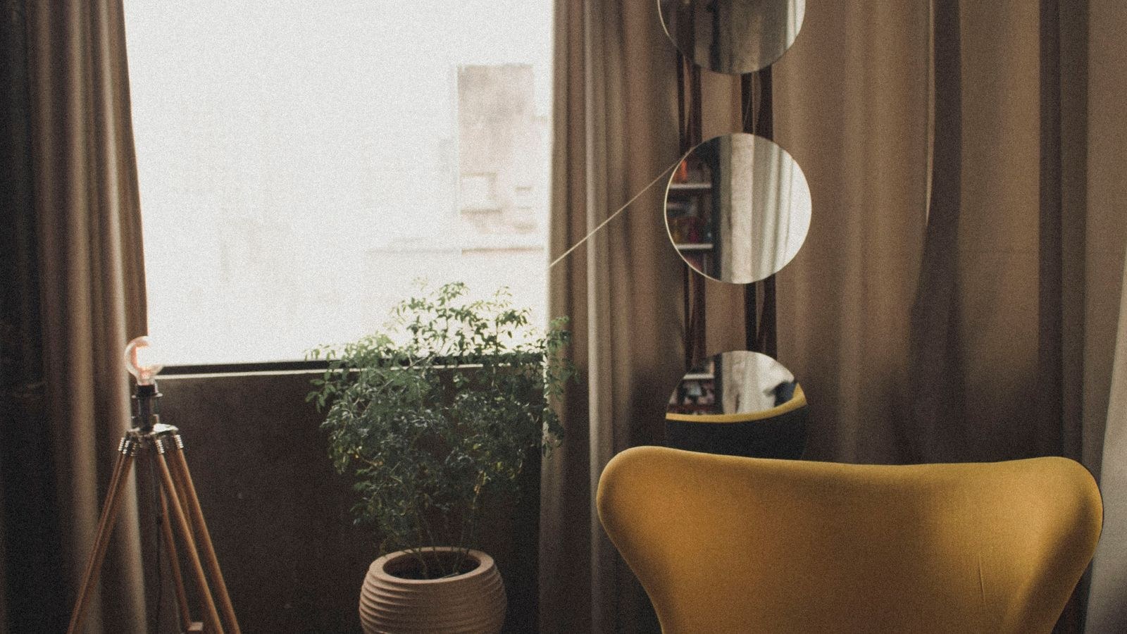 Accent Chair Guide: How to Pick One That Fits