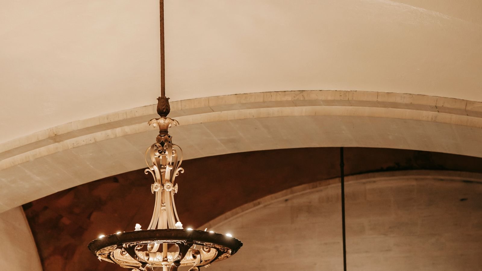 Chandelier and Candelabra Bulbs: The Complete Guide