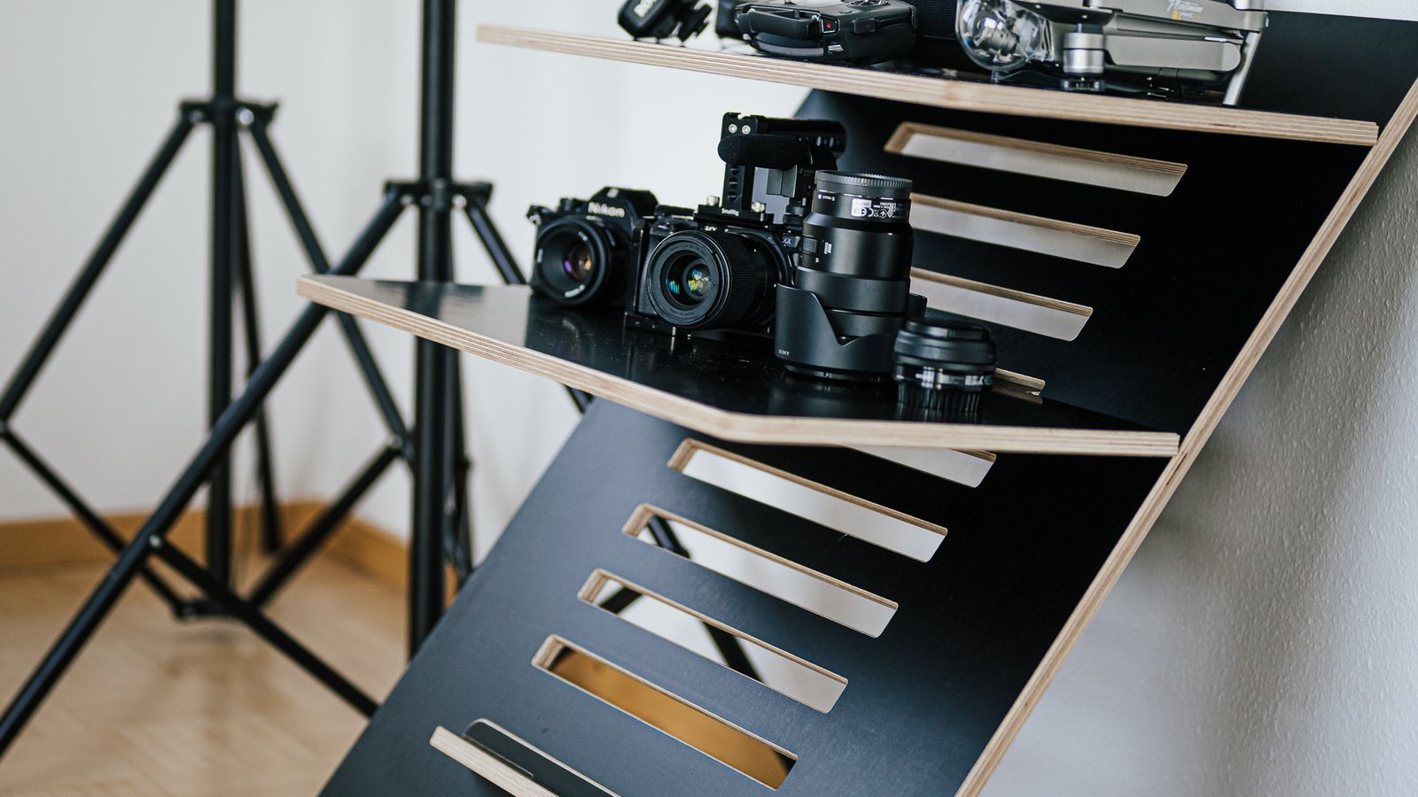 Manual vs Electric Standing Desks: How to Choose