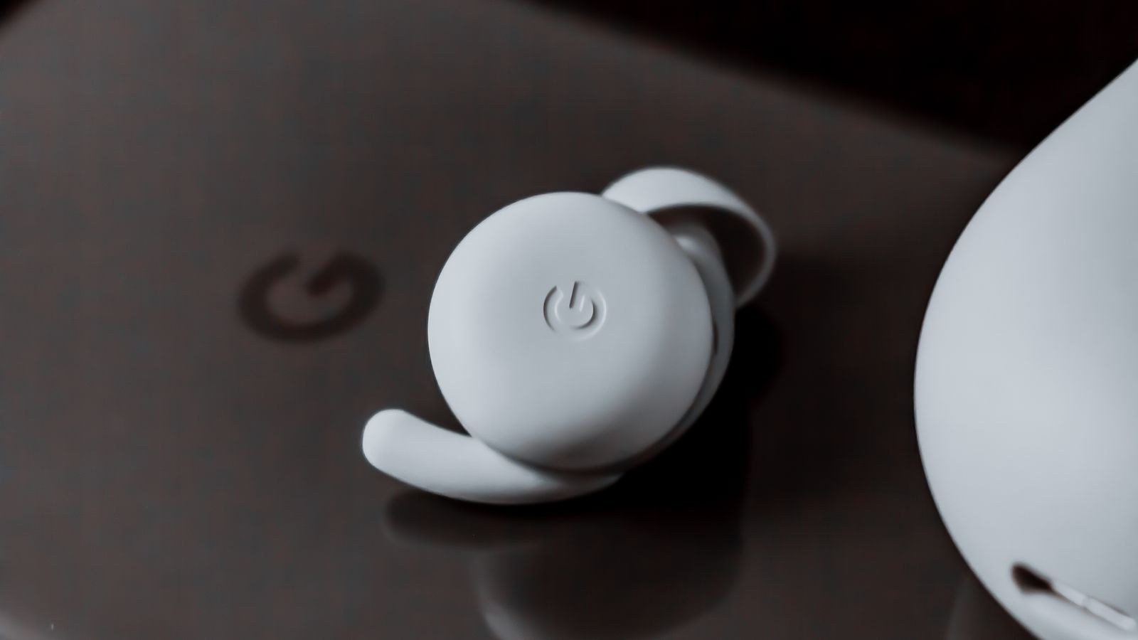 How to Clean Earbuds and Ear Tips Without Damage