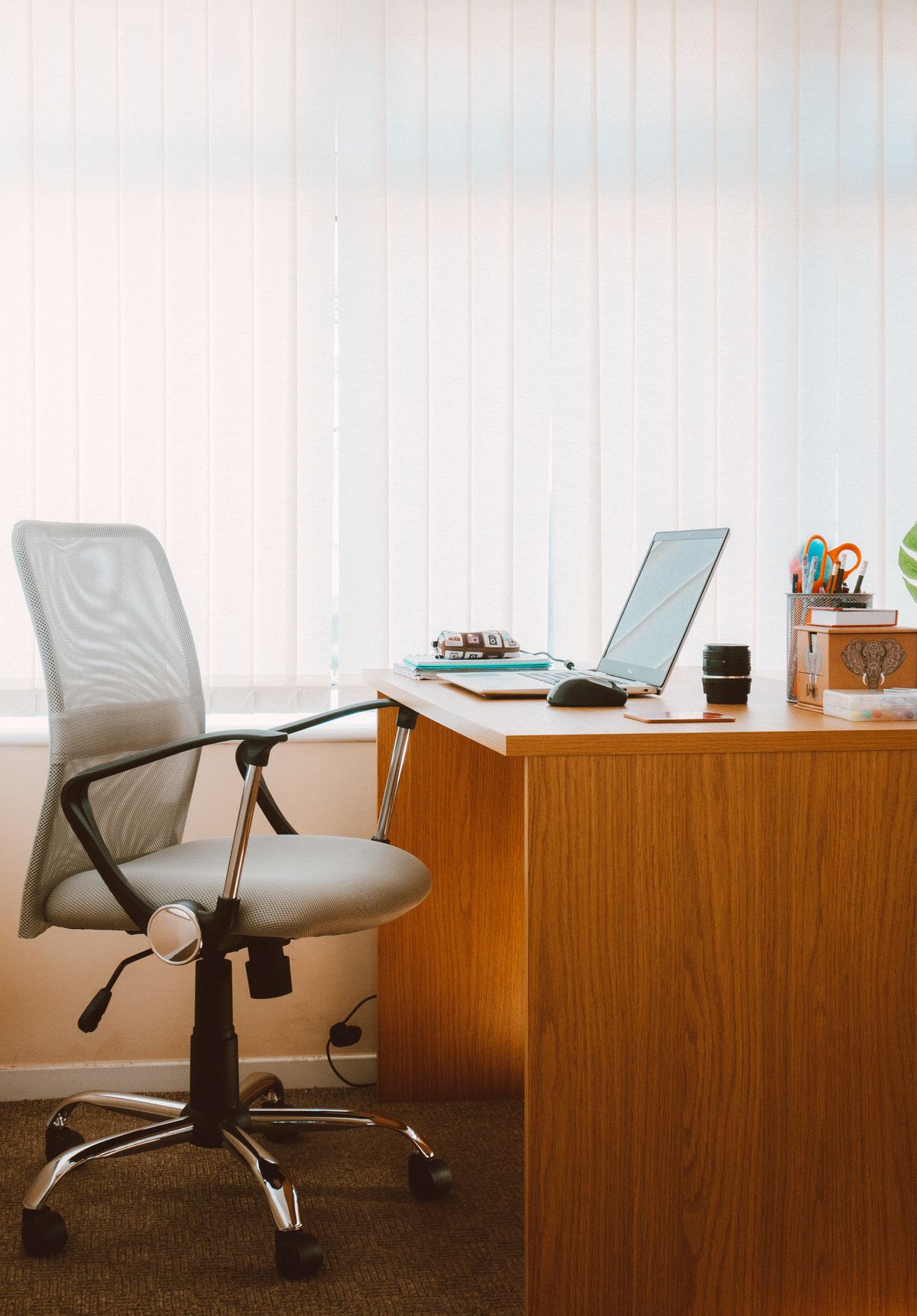 Desk Chairs Buying Guide: How to Pick an Ergonomic Chair