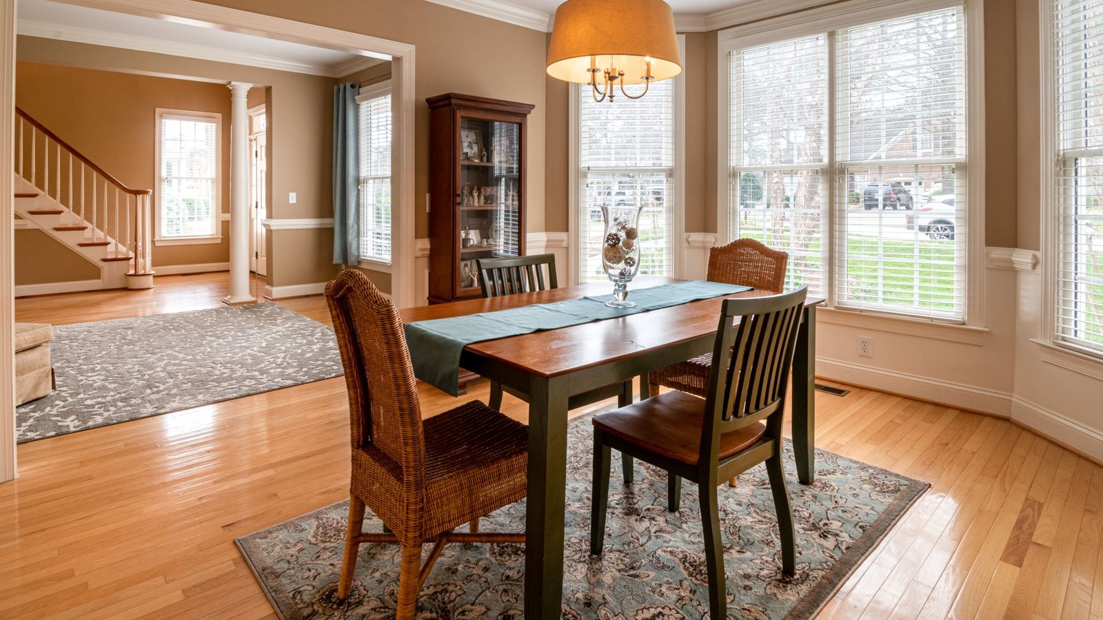 Dining Chair Buying Guide: Height, Width, Comfort