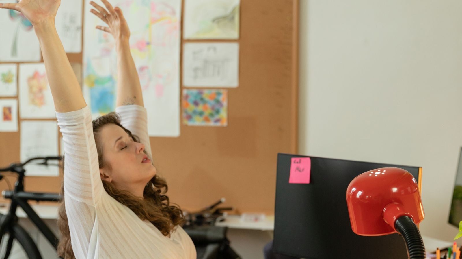 How to Do Desk Stretches That Actually Help