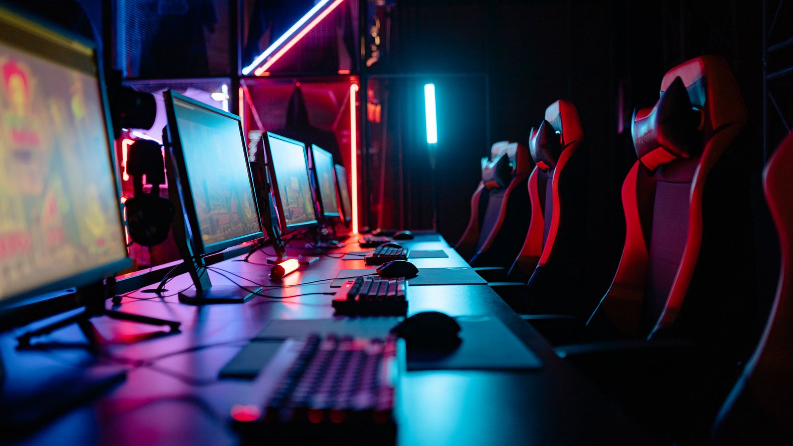 Gaming desk setup for playing Fortnite, Minecraft, and World of Warcraft