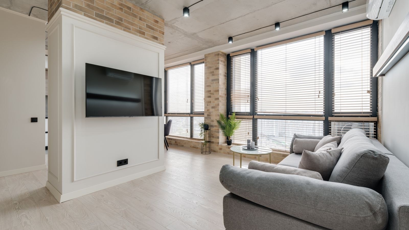 Open plan living room layout that determines how many mesh nodes are needed