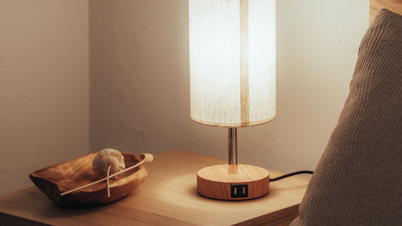 How to Choose Bulbs That Reduce Blue Light Before Bed