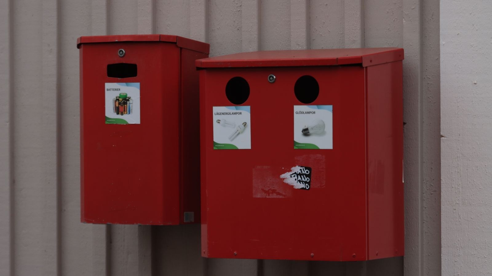 Wall mounted recycling bins for used batteries and bulbs