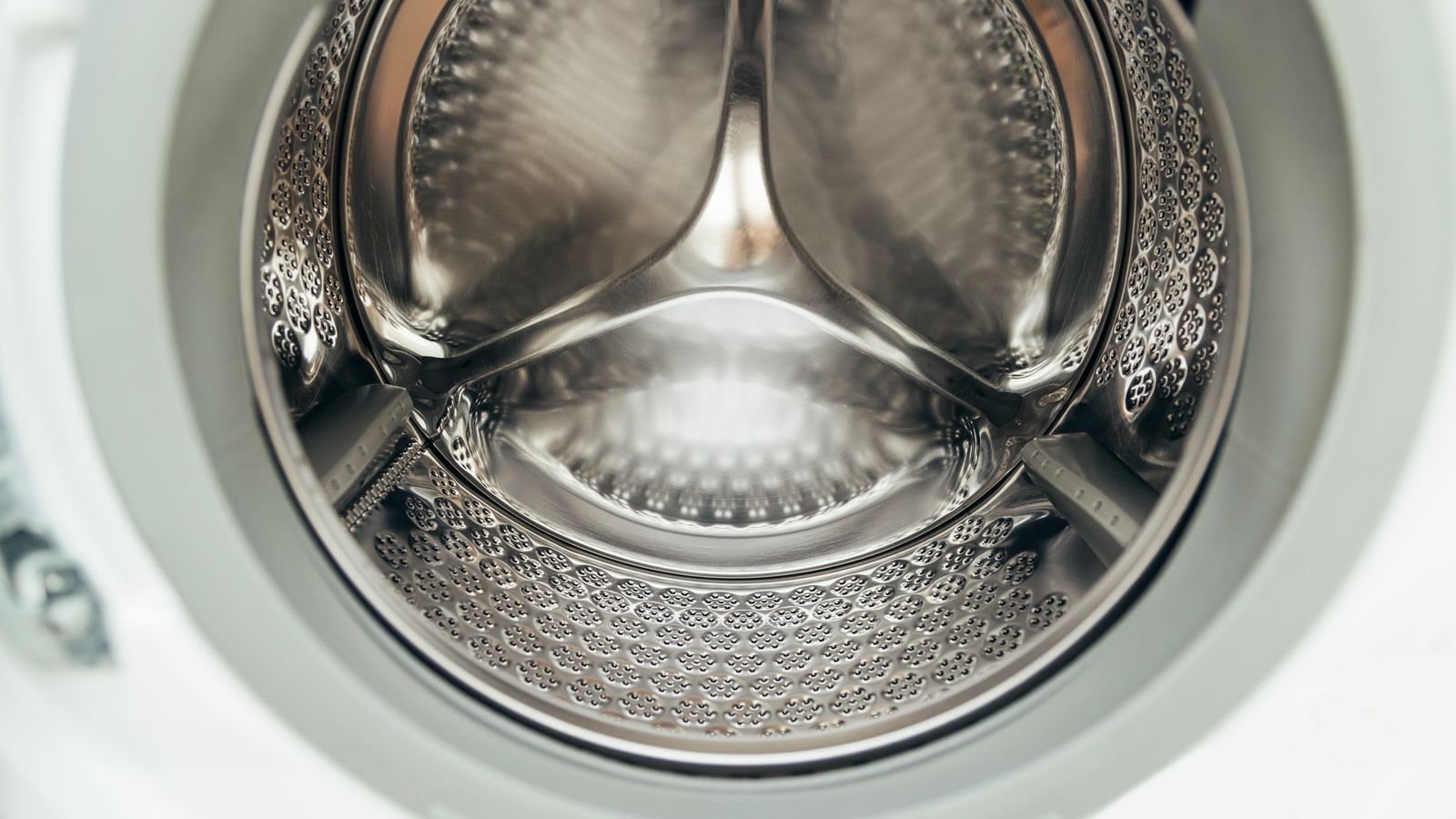How to Fix a Washing Machine That Won’t Drain at Home
