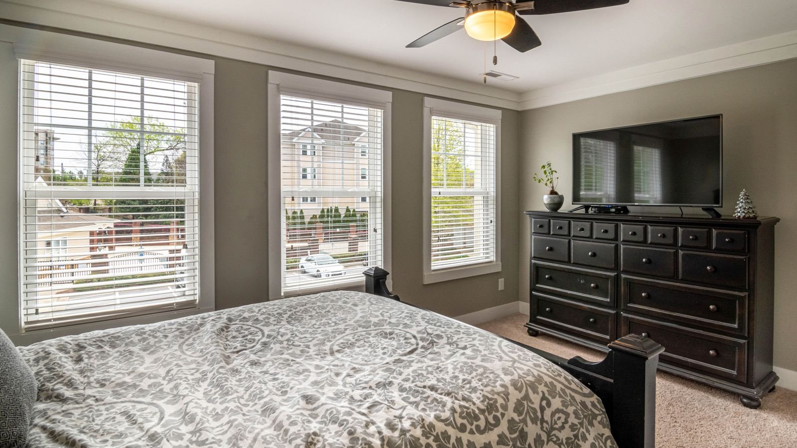 How to Fix a Ceiling Fan That Wobbles or Makes Noise