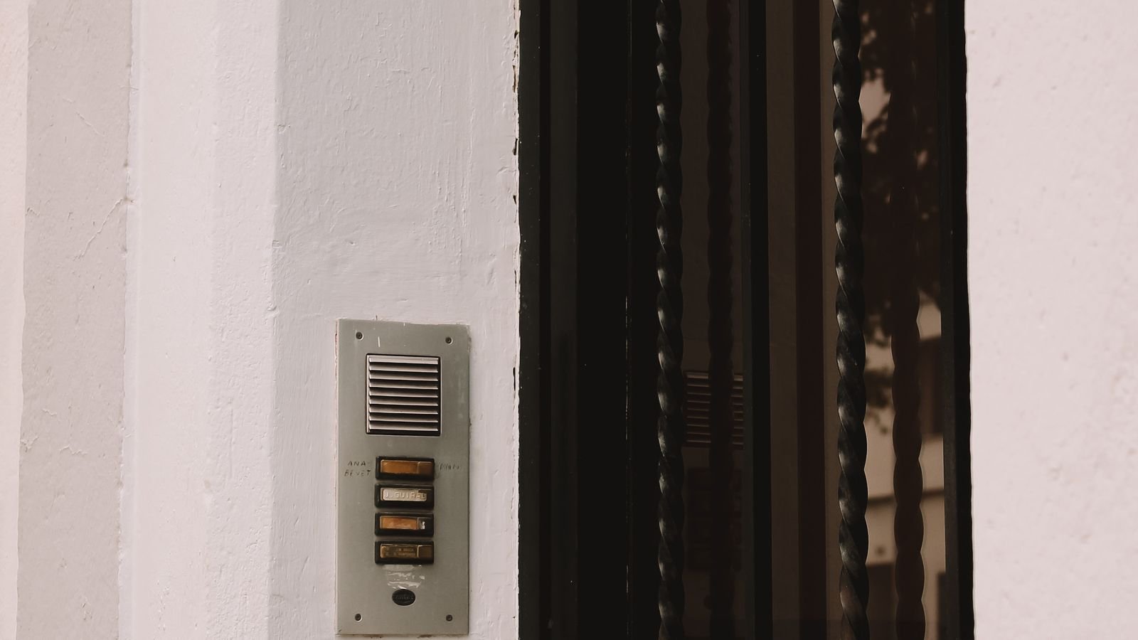How to Install a Doorbell Chime Without Rewiring