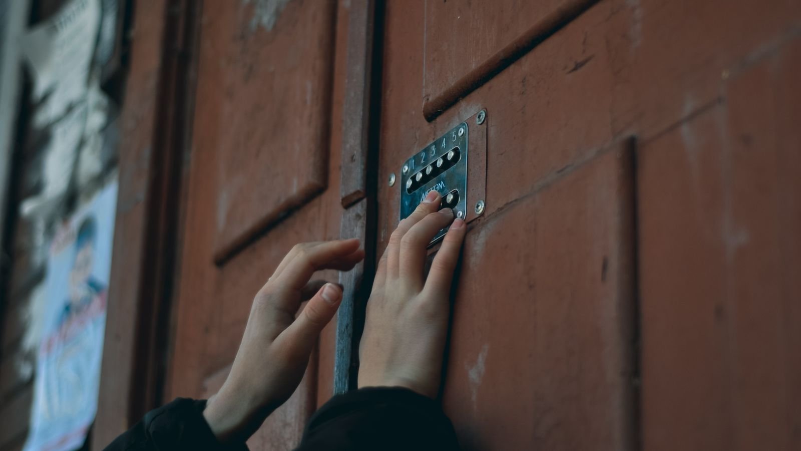 How to Program a Smart Deadbolt’s Access Codes Fast