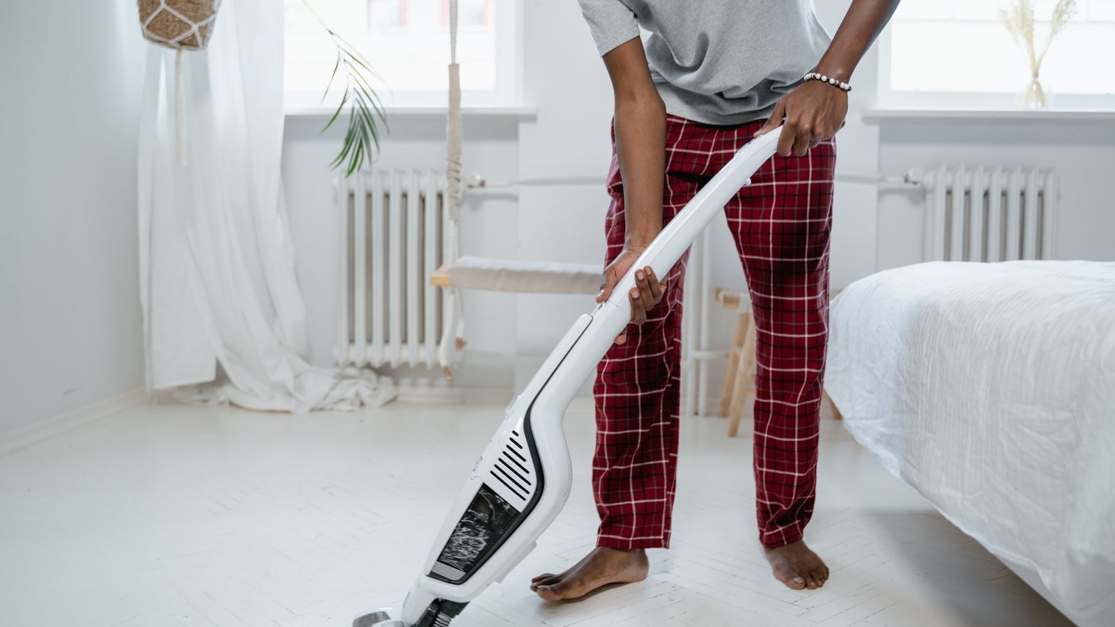 How to Reduce Dust in a Bedroom for Allergy Relief