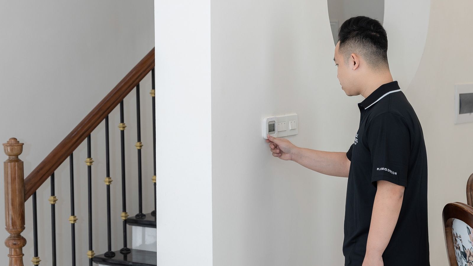 How to Replace an Old Thermostat Without an Electrician