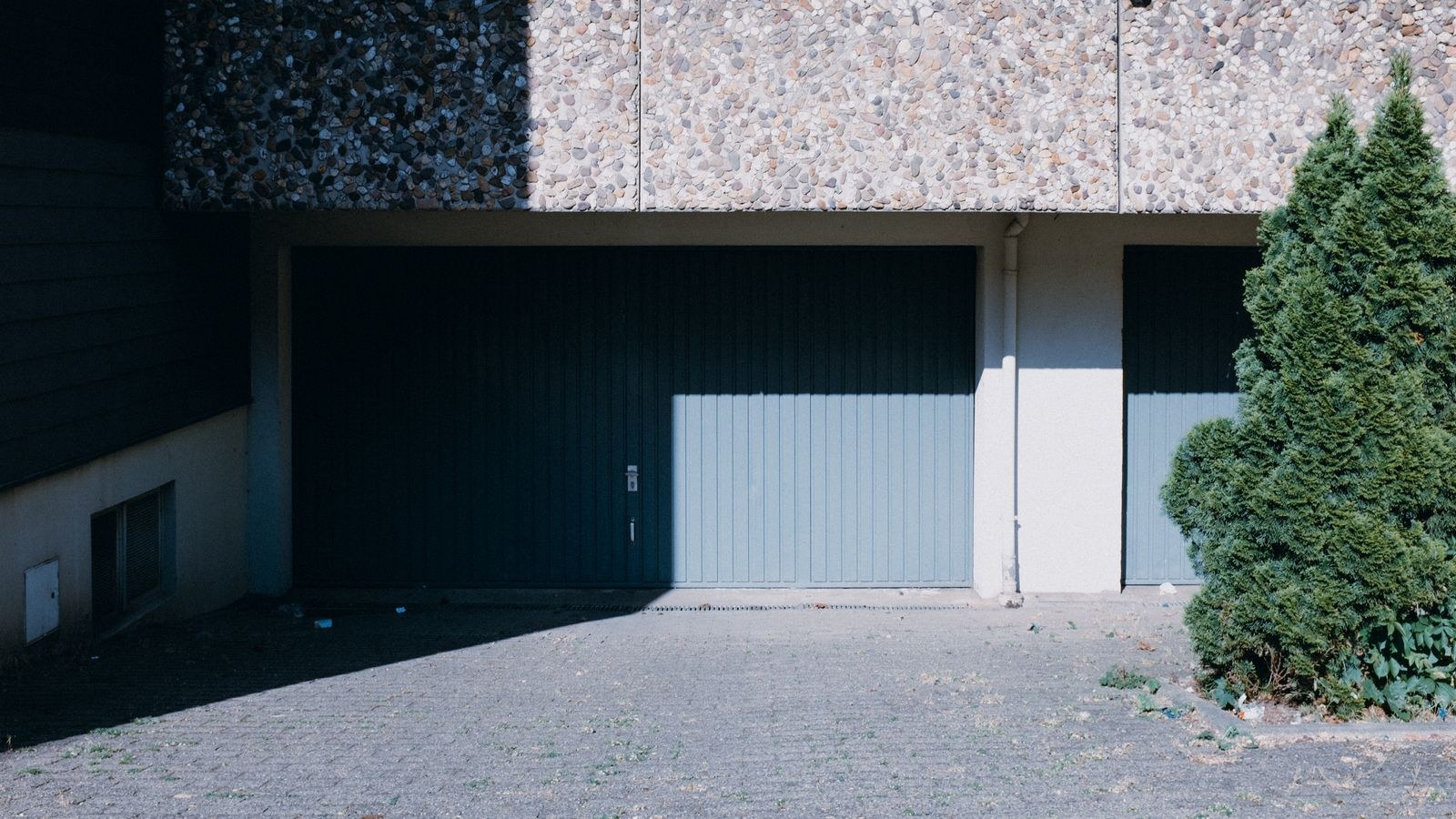 How to Secure a Garage Door Against Break-Ins