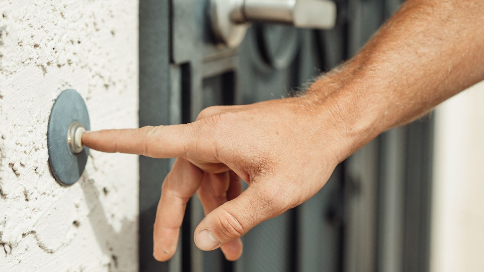 How to Set Up a Video Doorbell in a Rental Apartment