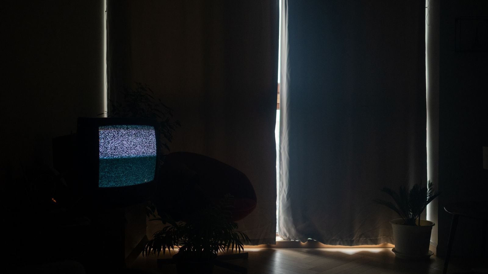 How to Set Up Bias Lighting Behind a TV for Eye Strain