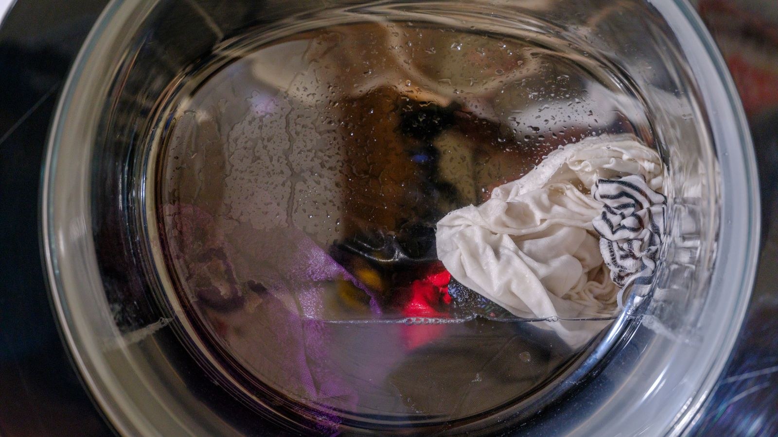 How to Stop a Washing Machine From Shaking and Walking