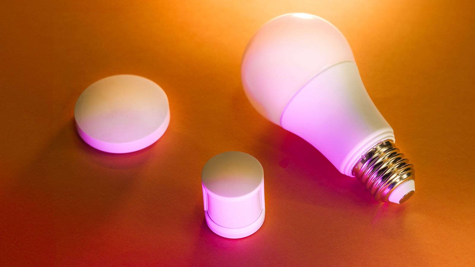 Illuminated smart LED bulb used in a three-way lighting circuit
