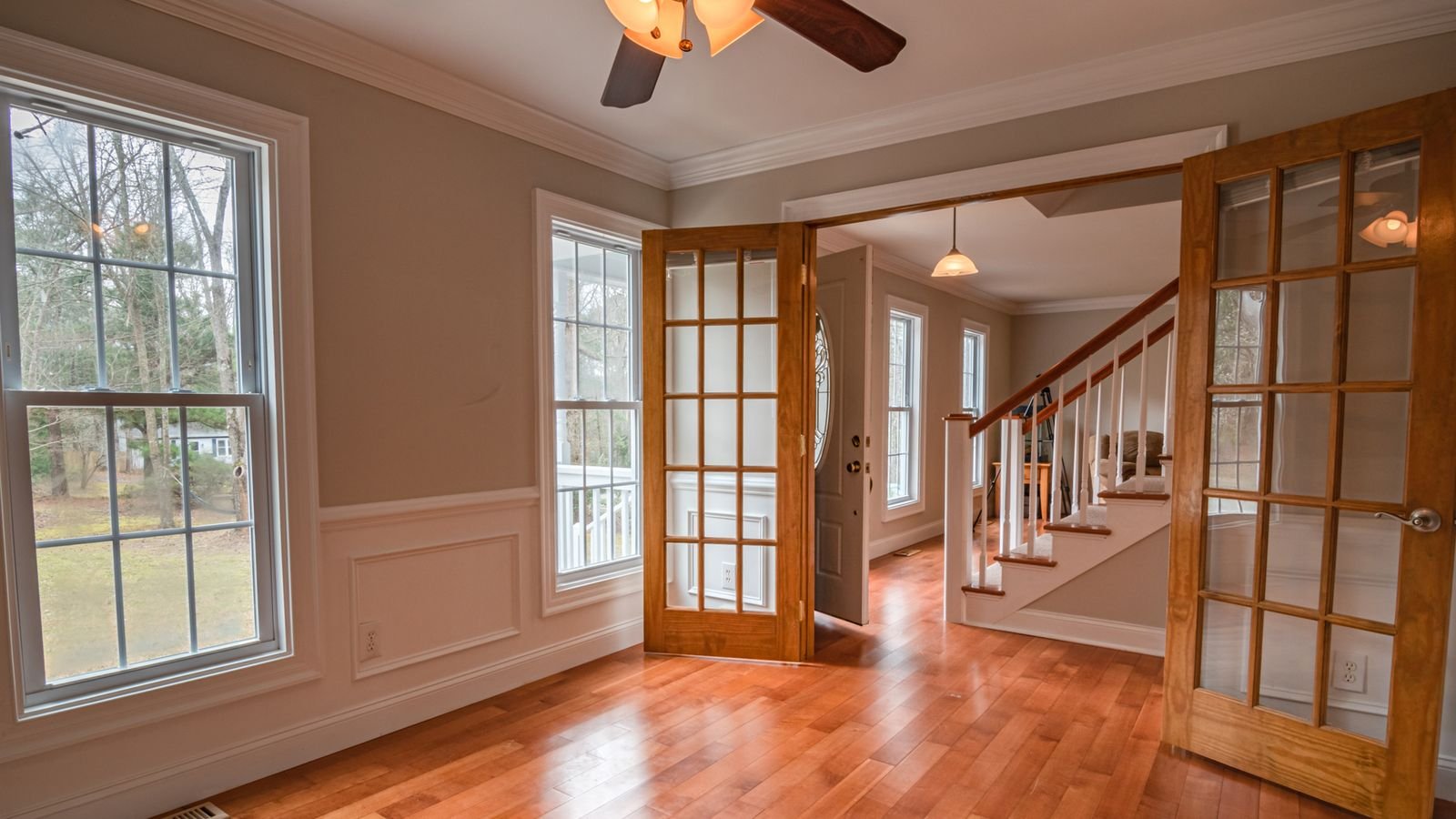 How to Wire a Ceiling Fan With a Light Kit Safely
