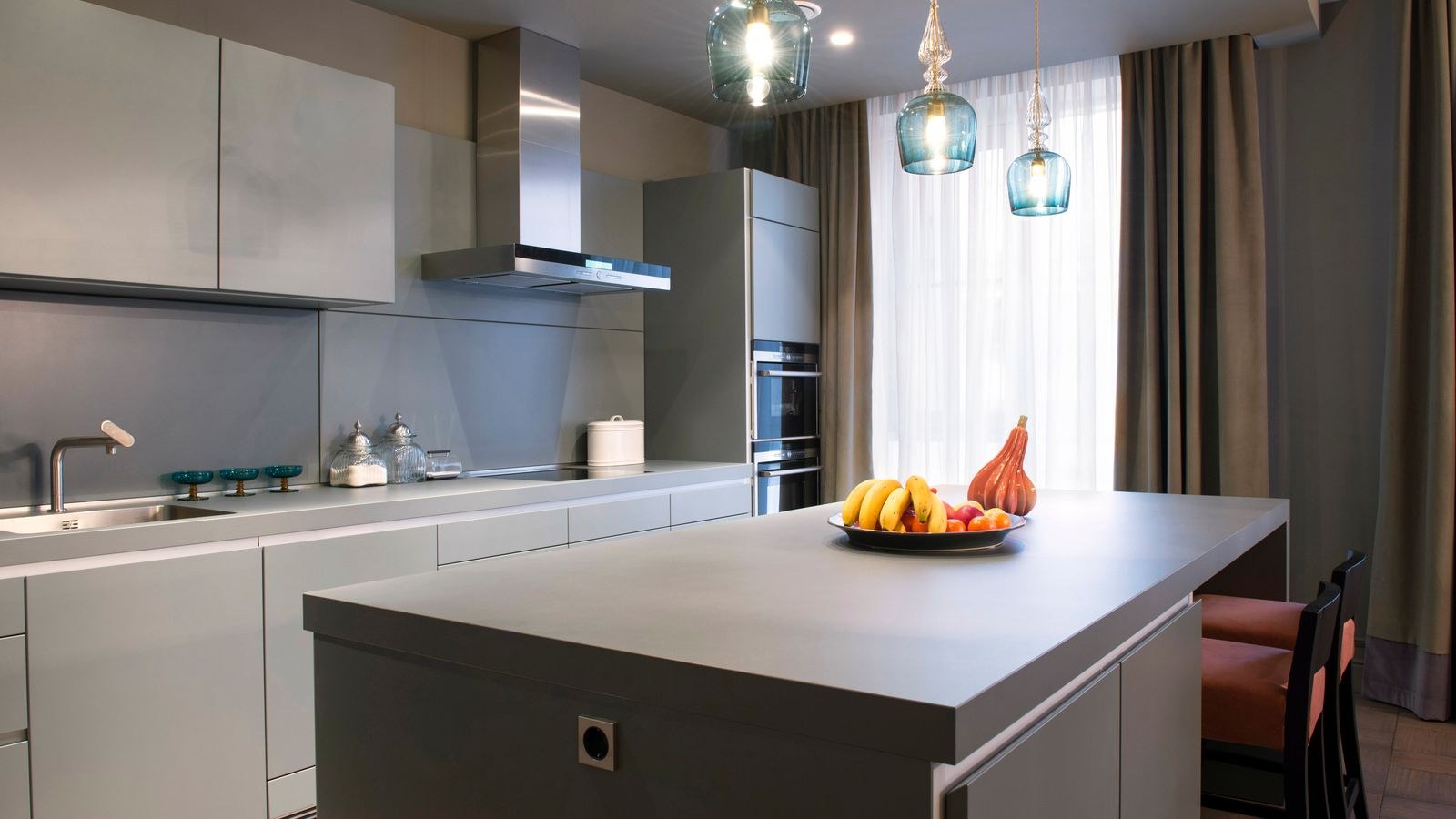 Kitchen Island Lighting Guide: Pendants vs Recessed
