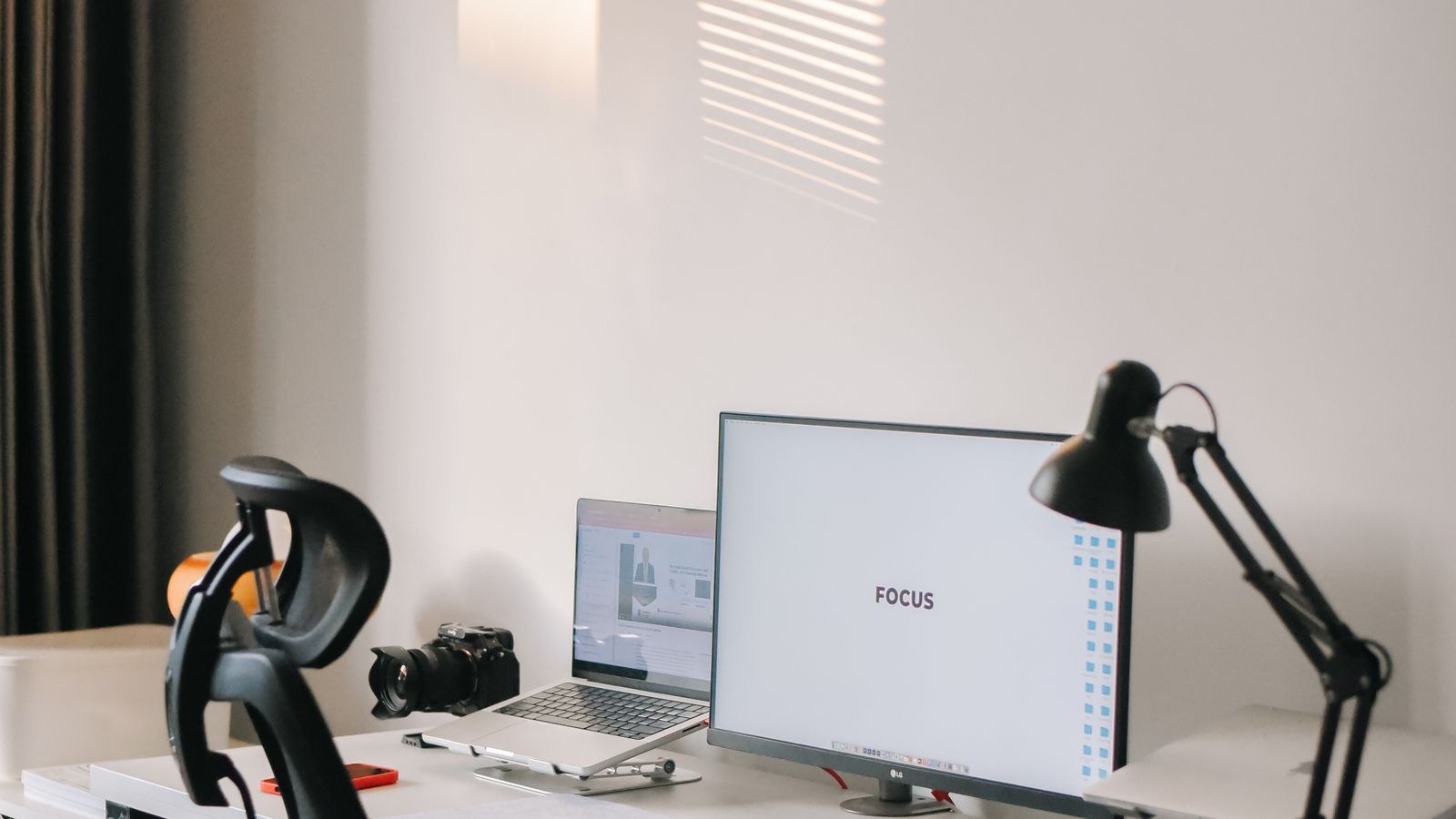 Kneeling Chair vs Ergonomic Chair: Which Suits You