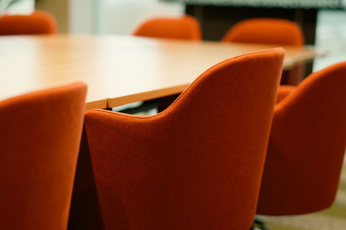 Mesh vs Fabric vs Leather Desk Chairs Compared