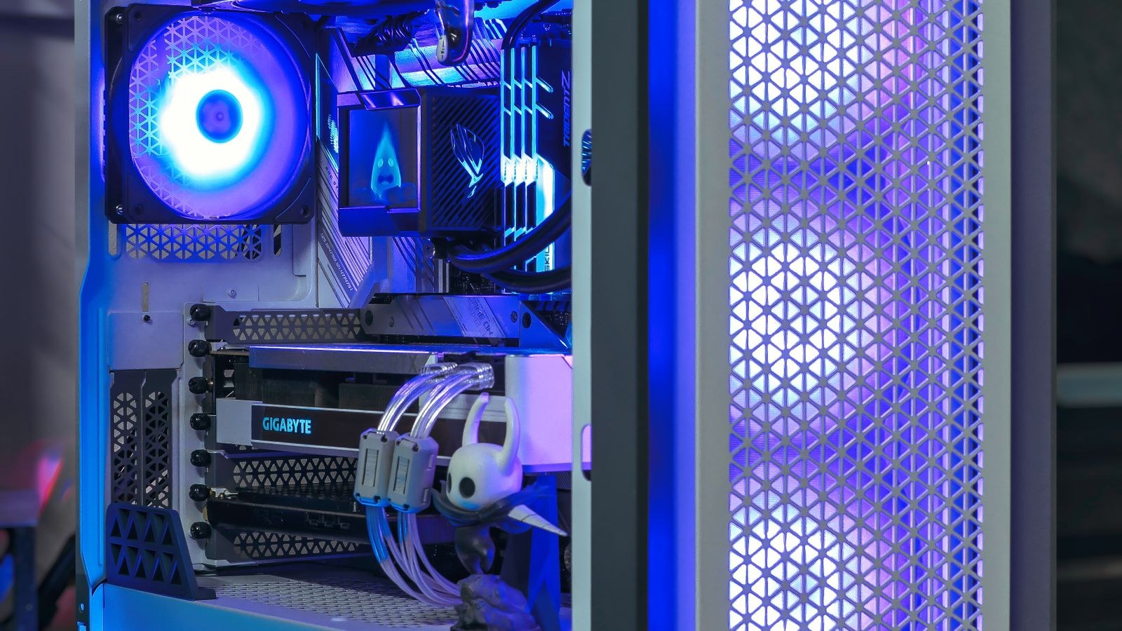 Mid Tower vs Full Tower PC Cases: How to Choose