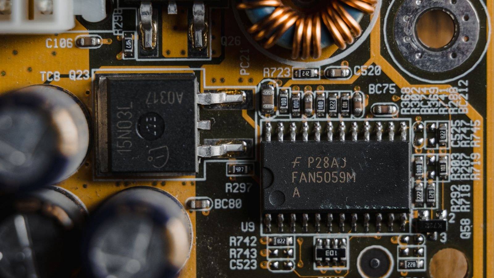 Modular vs Non-Modular PSU: Which Do You Need?