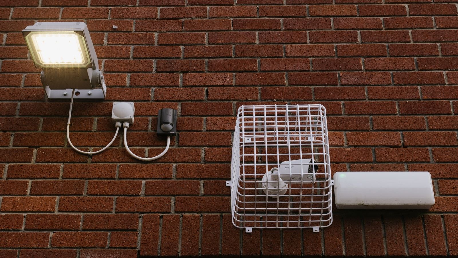 Motion Sensor Guide: PIR vs Microwave vs Dual Tech