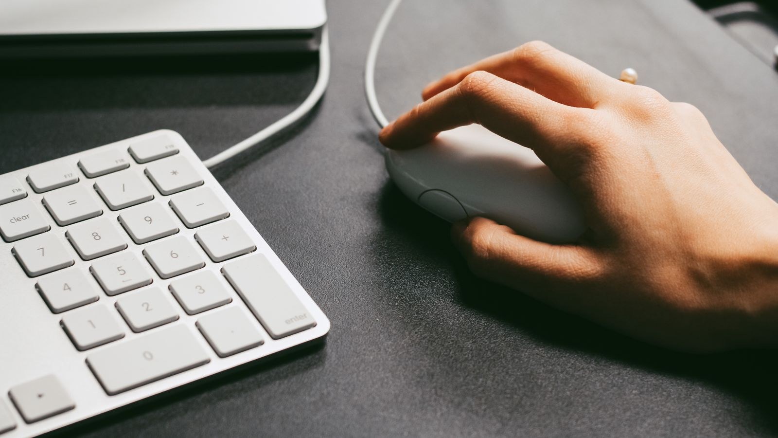 Mouse Size Guide: Match a Mouse to Your Hand
