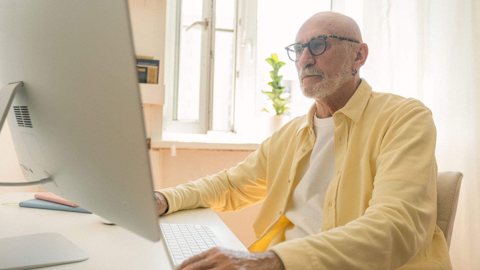 Office Chairs for Seniors: Comfort and Mobility Guide