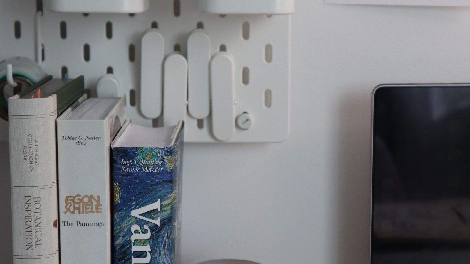 How to Organize Your Desk Around How You Work