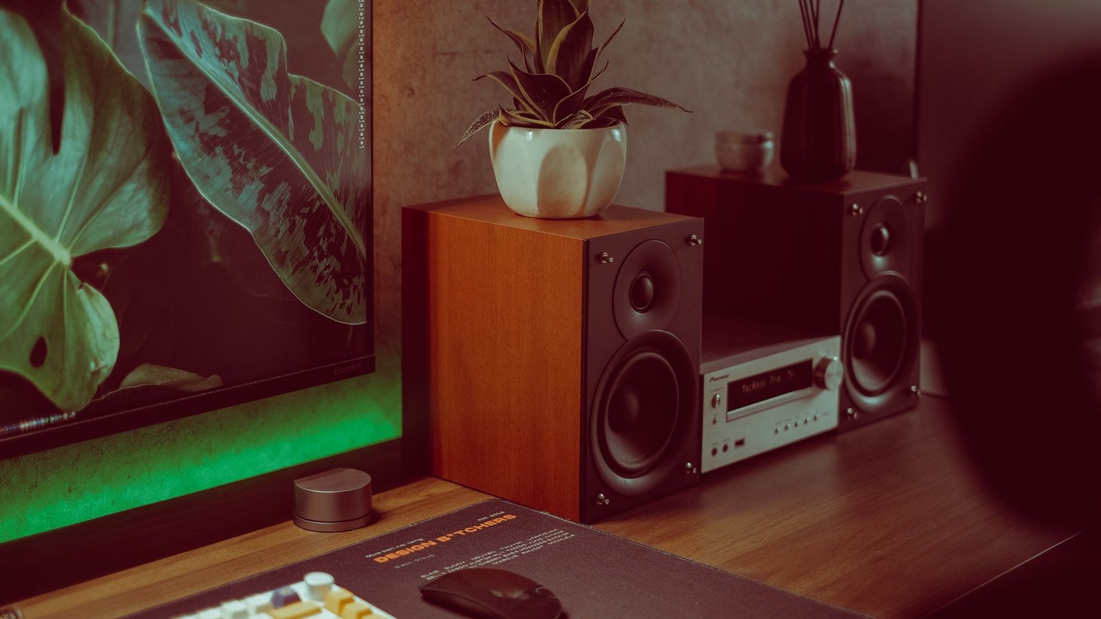 PC Speakers vs Headsets: What to Use and When