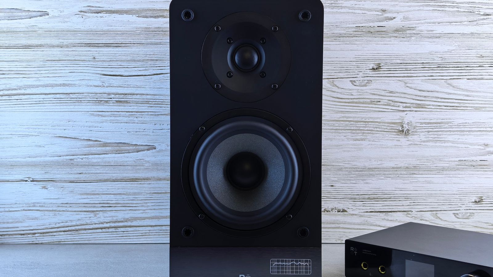 Passive loudspeaker connected to a separate stereo amplifier