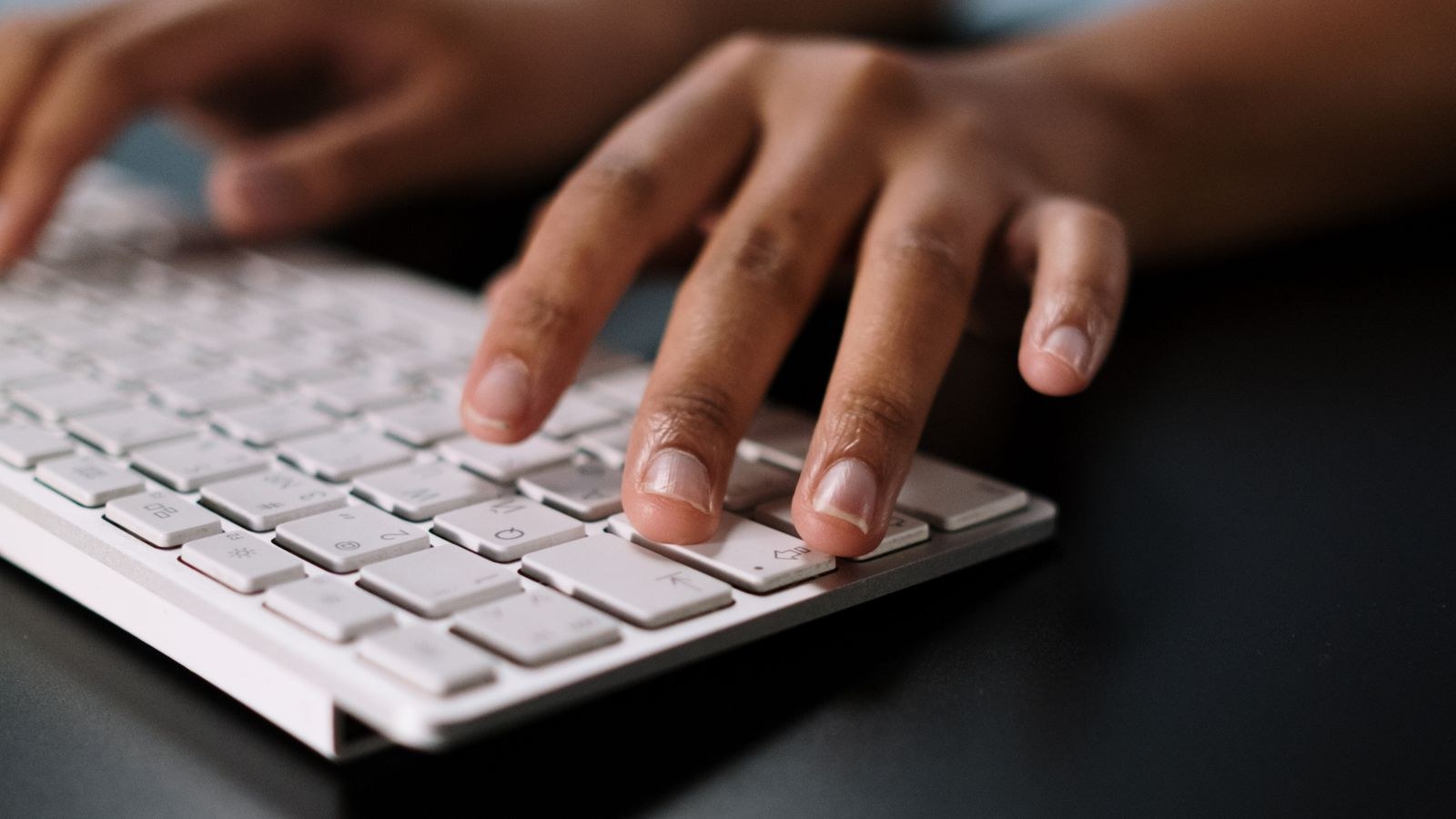 How to Prevent Wrist Pain at Your Desk
