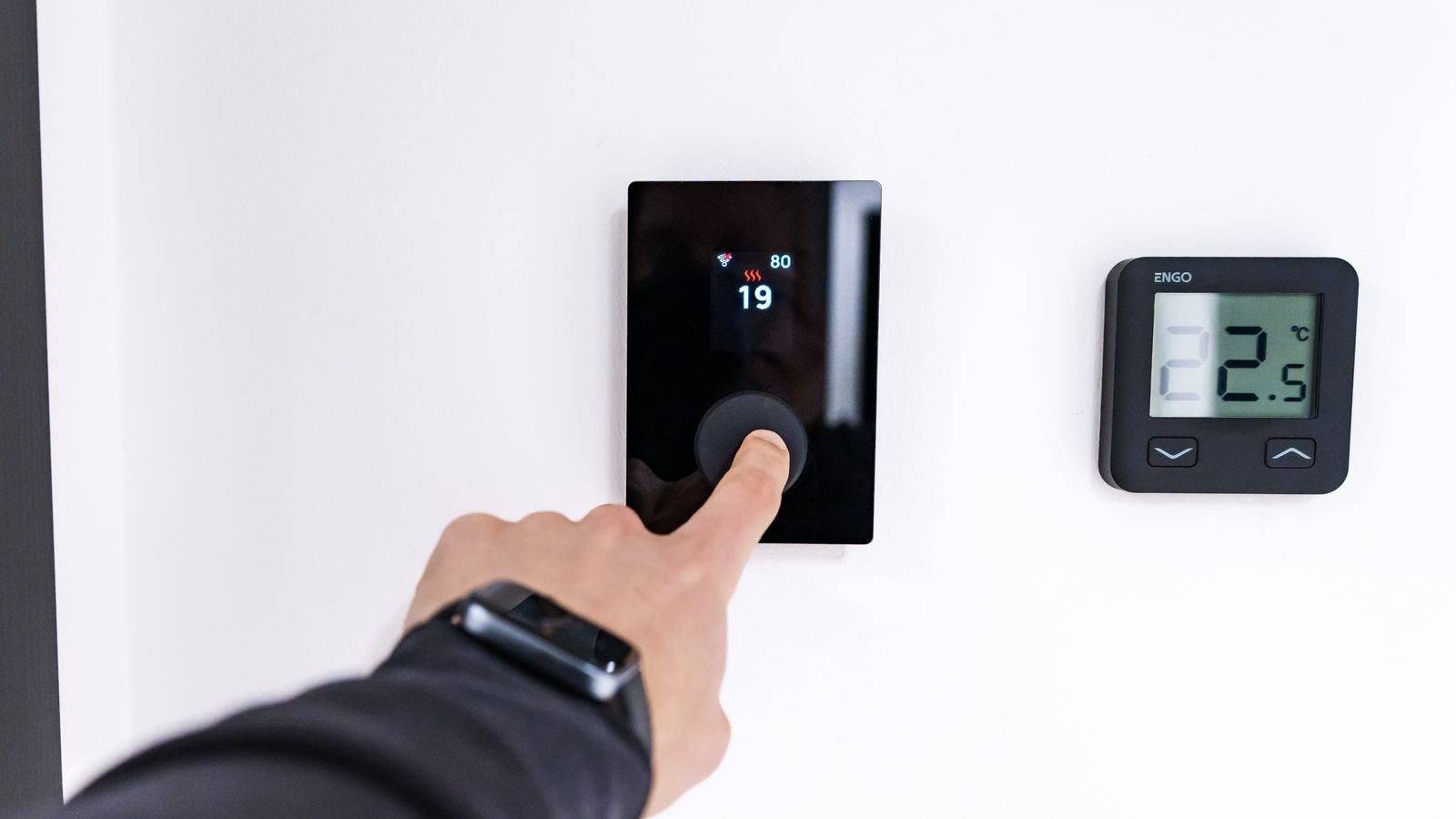 Programmable vs Manual Thermostat: Which Saves More