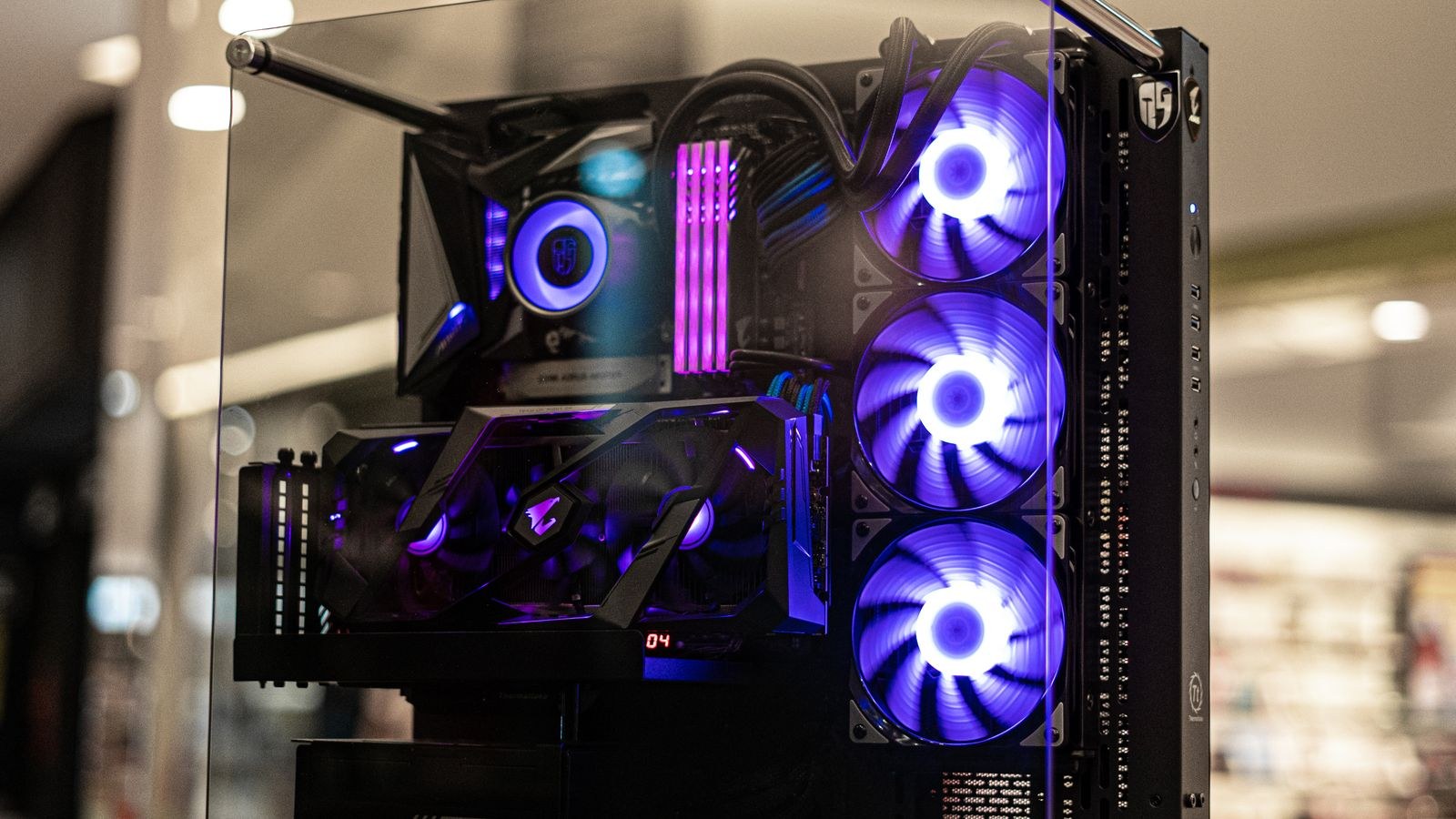 Internal view of a silent computer showing large cooler and clean airflow