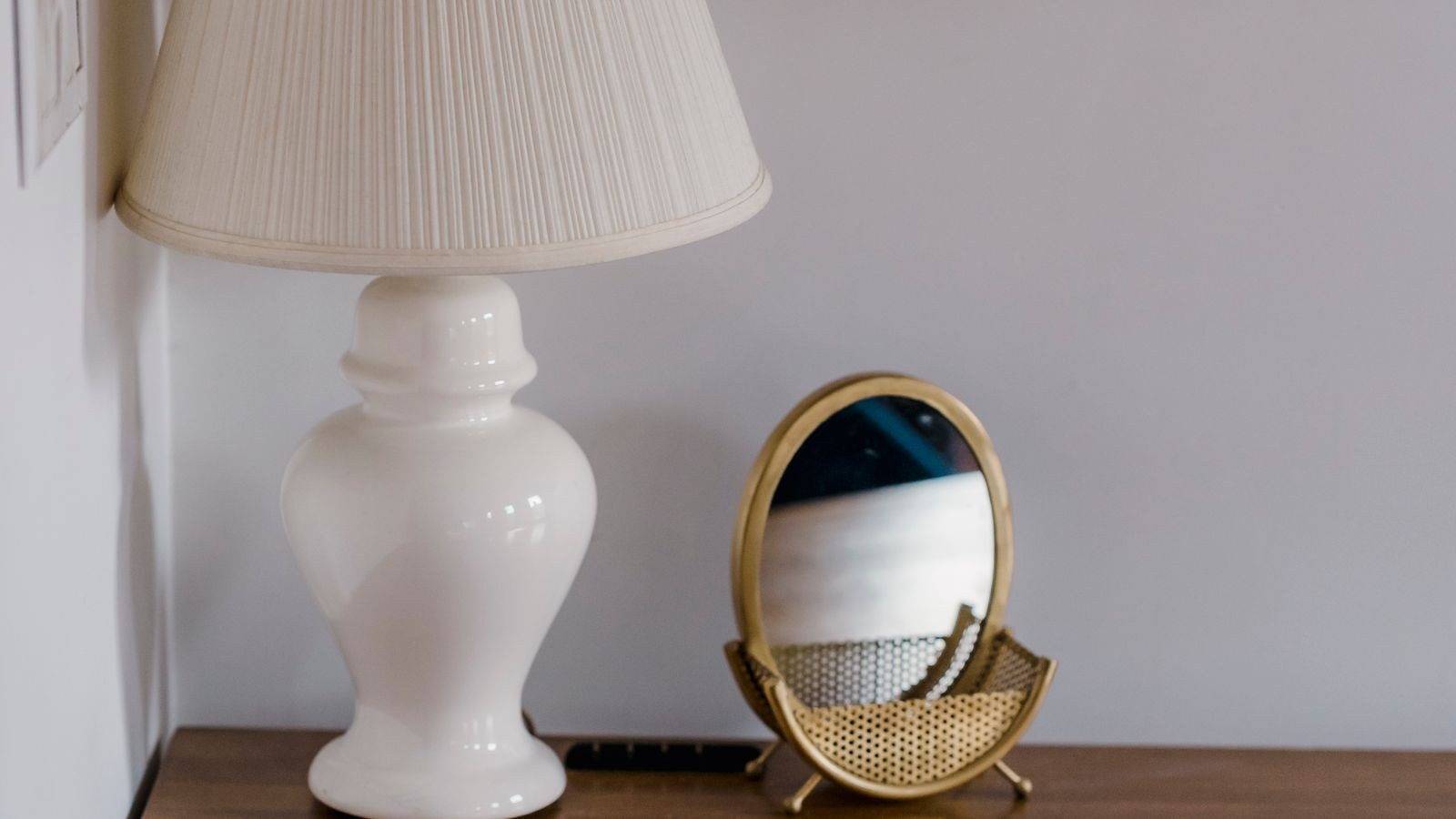 Reading Lamp Buying Guide: Brightness and Position