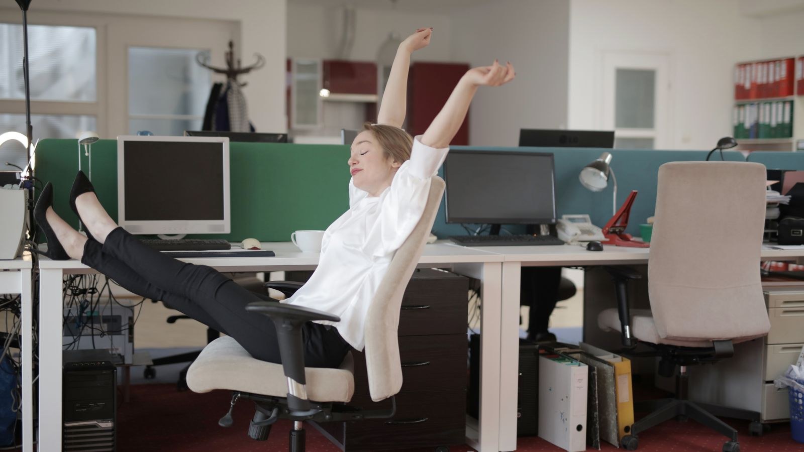 How to Reduce Leg Swelling From Sitting All Day