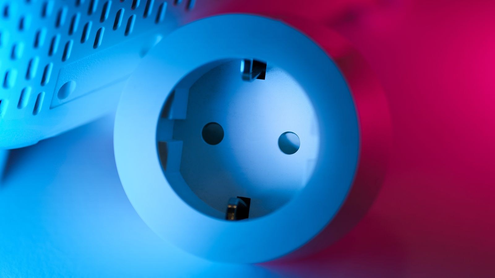 Smart plug that can power cycle a router on a weekly schedule