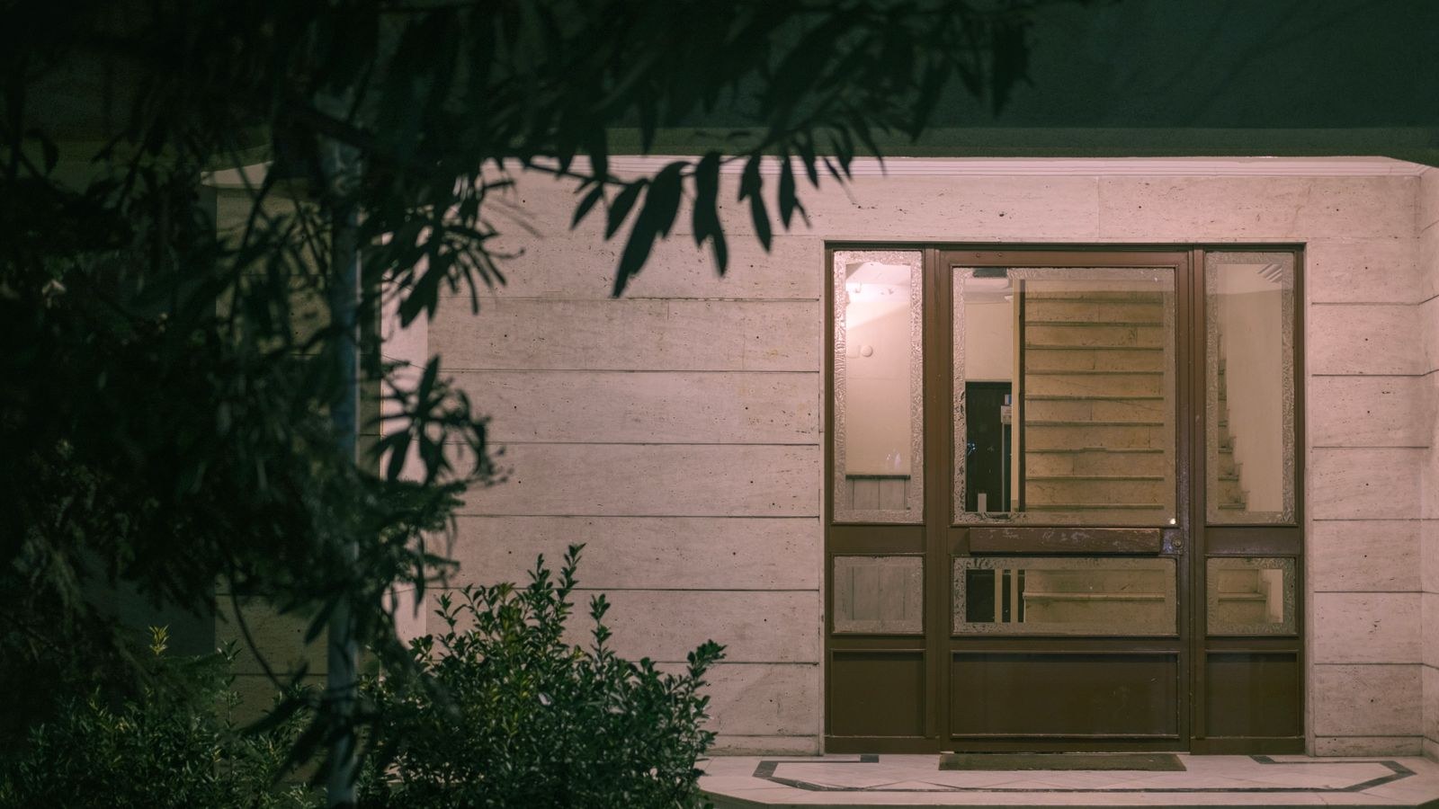 Outdoor Security Lighting Guide: Placement That Works