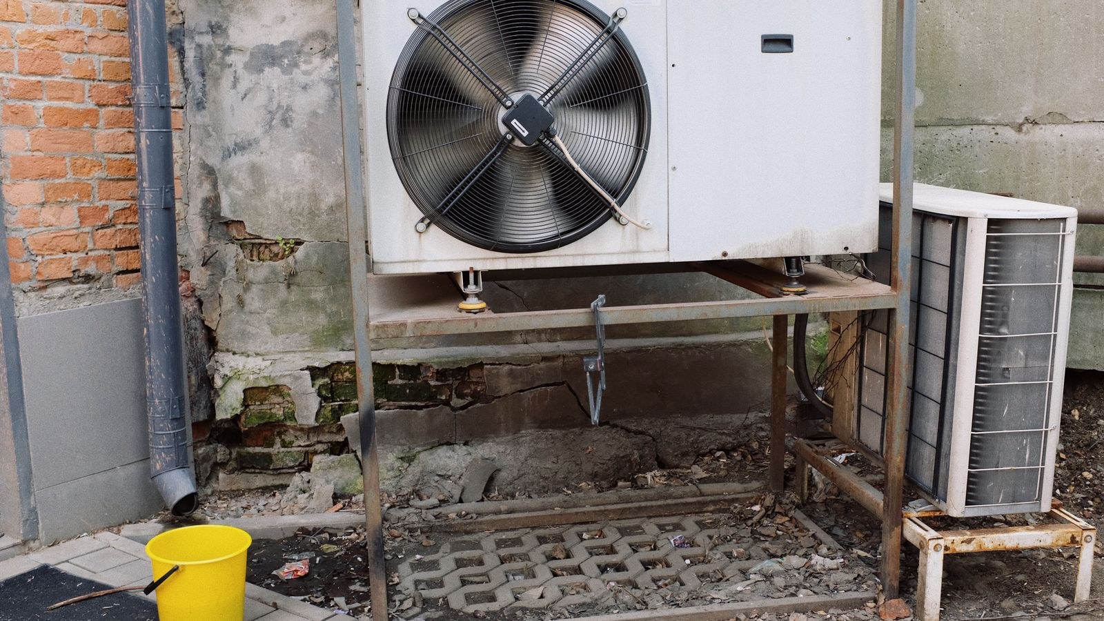 Outdoor condenser unit of a high efficiency central air conditioning system