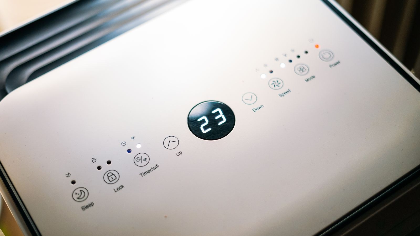 Air conditioner control panel showing temperature and efficiency settings
