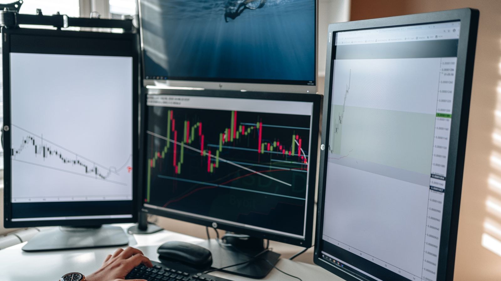 How to Set Up a Triple Monitor Setup Step by Step