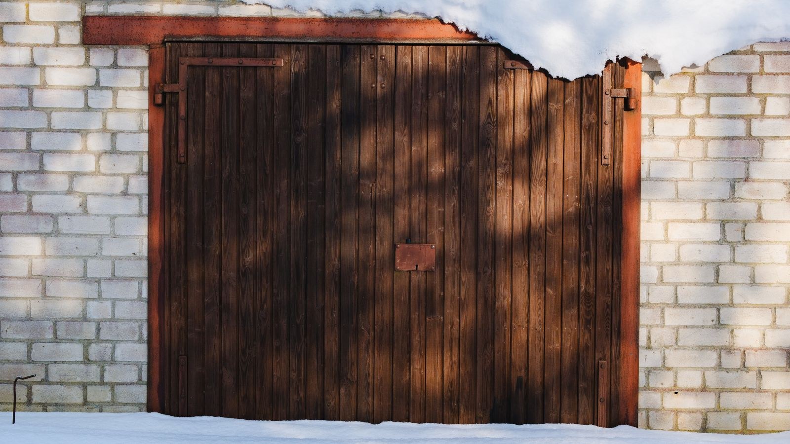 Garage door exterior with driveway lighting and motion sensor coverage