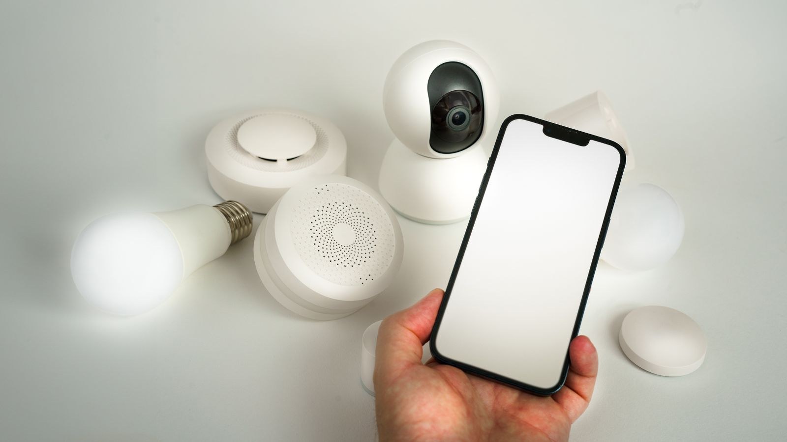 Smart Home Security Ecosystems: Alexa vs HomeKit
