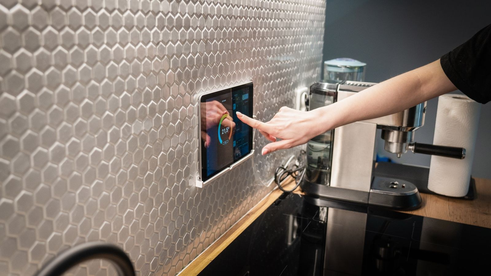 Smart Kitchen Guide: Plugs, Sensors and Voice Control