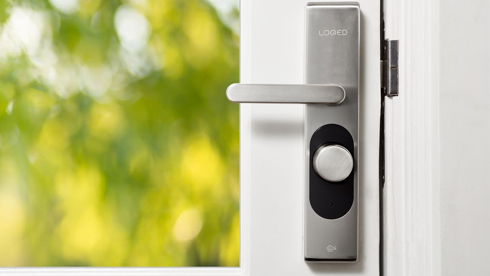 Smart Lock vs Keypad Lock: Which One Should You Buy?