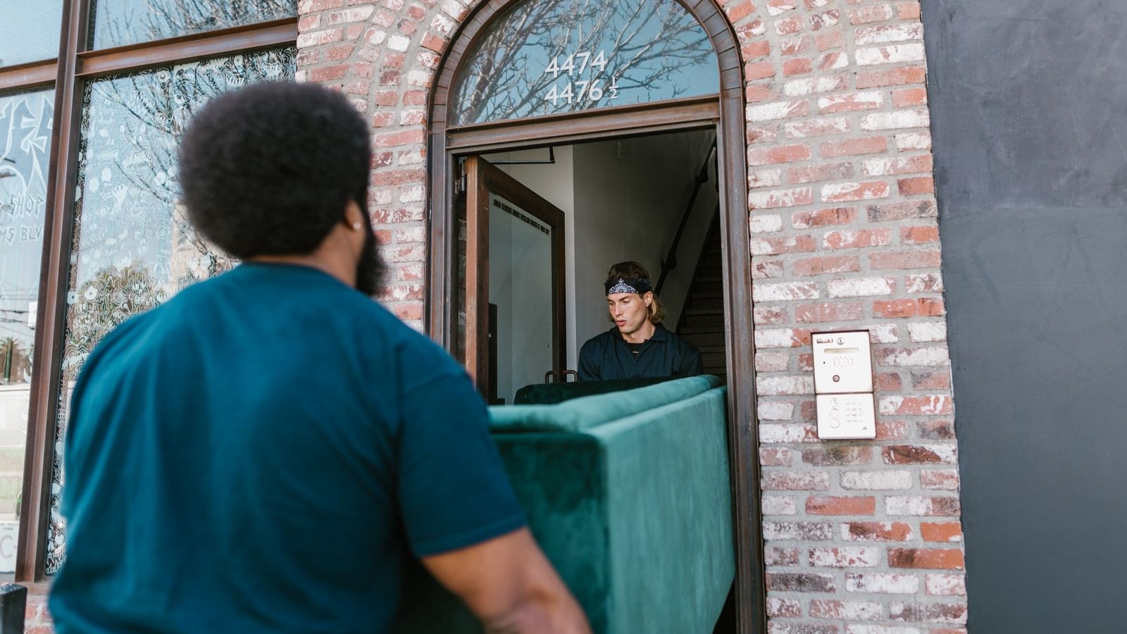 Sofa Delivery Guide: White Glove, Curbside and Returns