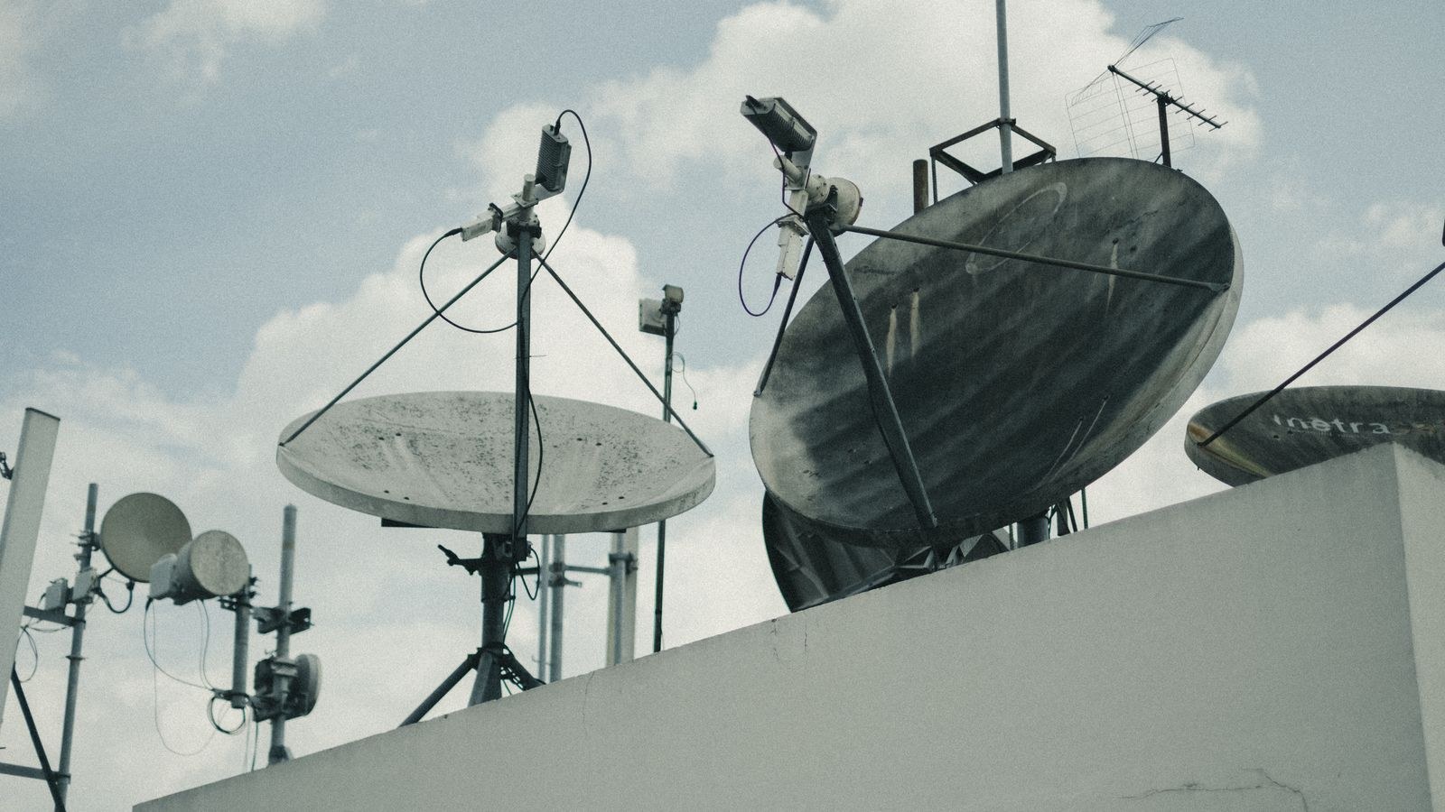 Satellite internet dish mounted outside a rural home for a Starlink network setup